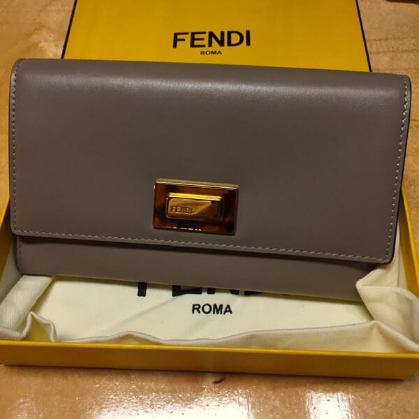 FENDI コピーツイストロックがお洒落なピーカブーコンチネンタルWallet20112016